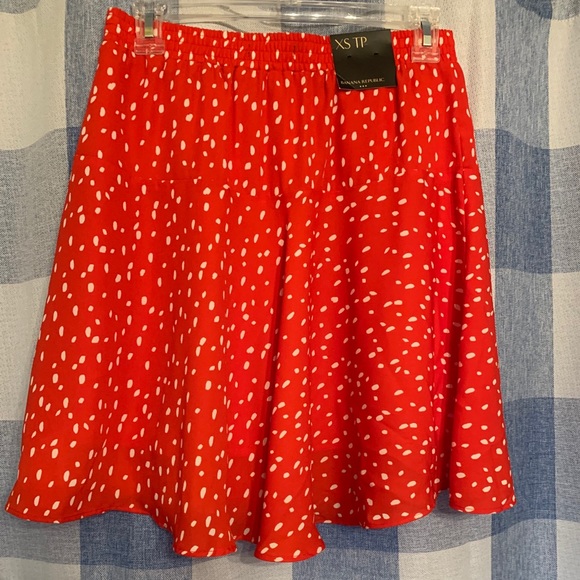Banana Republic red skirt, size XS, NWT! - Picture 2 of 4